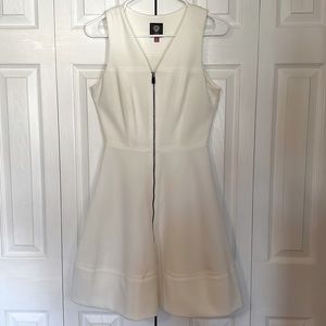 Vince Camuto Size 2 White Knee Length Dress